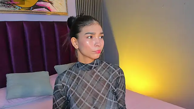 Snapshot of LauraAristizabal chatting on 05/11/26, 11:49 LauraAristizabal online show from 05/11/26, 11:49