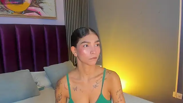 Snapshot of LauraAristizabal chatting on 05/16/26, 11:53 LauraAristizabal online show from 05/16/26, 11:53