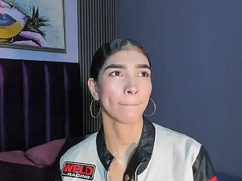 Snapshot of LauraAristizabal chatting on 06/19/26, 11:58 LauraAristizabal online show from 06/19/26, 11:58