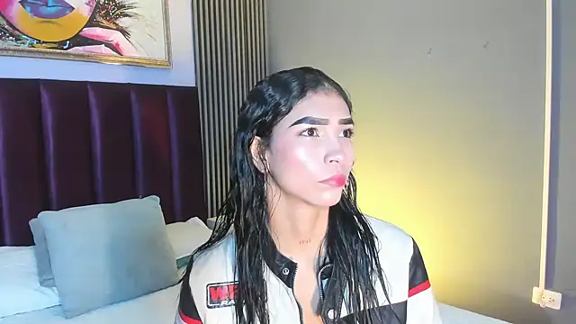 Snapshot of LauraAristizabal chatting on 06/20/26, 11:46 LauraAristizabal online show from 06/20/26, 11:46