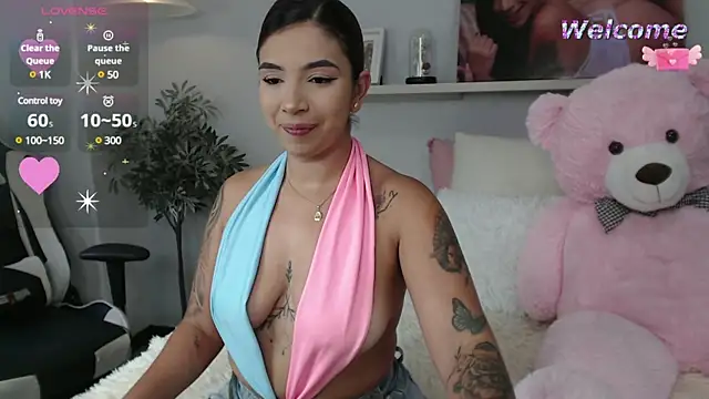 Snapshot of vane_lopez_ chatting on 03/18/25, 10:15 vane lopez online show from 03/18/25, 10:15