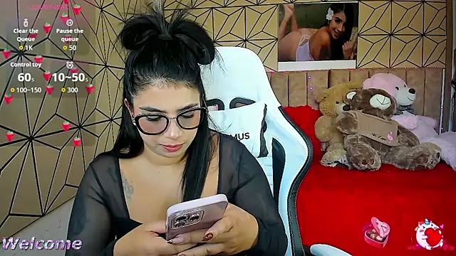 Snapshot of vane_lopez_ chatting on 09/23/25, 06:00 vane lopez online show from 09/23/25, 06:00