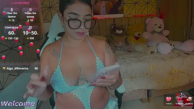 Snapshot of vane_lopez_ chatting on 10/07/25, 05:54 vane lopez online show from 10/07/25, 05:54