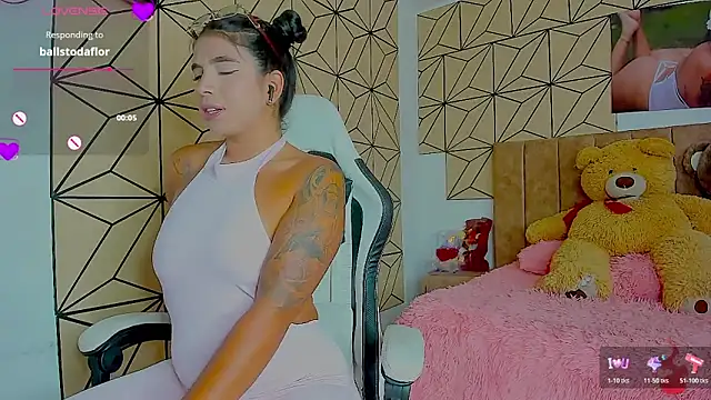 vane lopez  online show from 04/15/26, 07:58