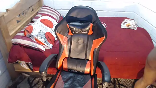 Snapshot of sexyjustin202 chatting on 12/20/24, 10:00 sexyjustin202 online show from 12/20/24, 10:00