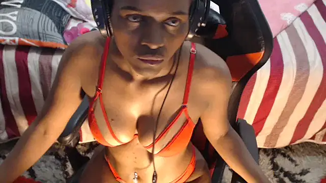 Snapshot of sexyjustin202 chatting on 12/25/24, 04:33 sexyjustin202 online show from 12/25/24, 04:33