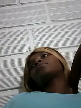 Snapshot of sexyjustin202 chatting on 03/06/25, 04:52 sexyjustin202 online show from 03/06/25, 04:52