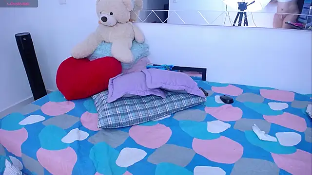 miaa-lee online show from 02/11/25, 08:37