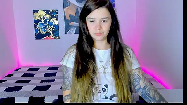Snapshot of AmellyMilly chatting on 09/23/25, 12:02 AmellyMilly online show from 09/23/25, 12:02