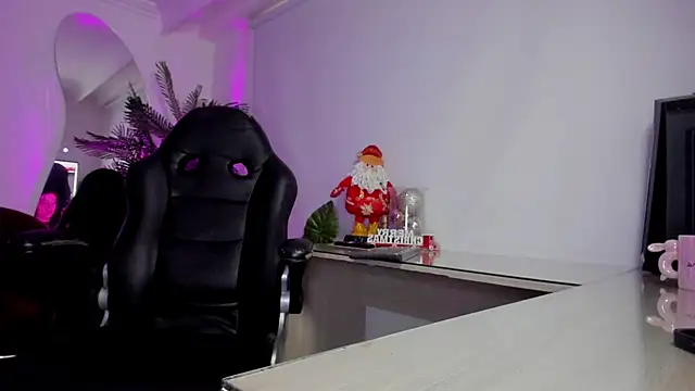 Meghan320 online show from 12/02/25, 11:37