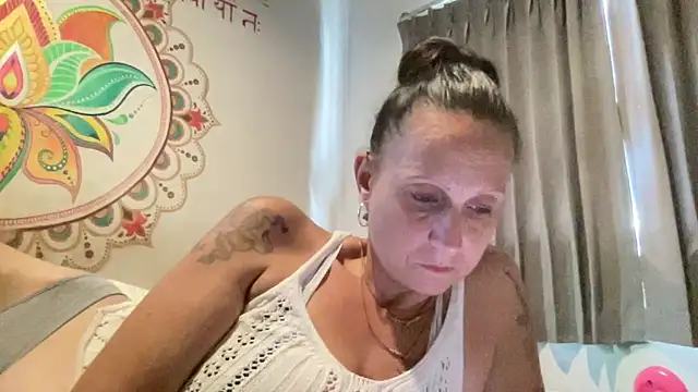 Snapshot of Sexy-Mel chatting on 12/03/25, 04:53 Sexy-Mel online show from 12/03/25, 04:53