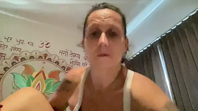 Snapshot of Sexy-Mel chatting on 12/04/25, 05:17 Sexy-Mel online show from 12/04/25, 05:17