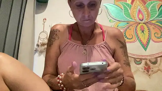 Snapshot of Sexy-Mel chatting on 01/11/26, 11:04 Sexy-Mel online show from 01/11/26, 11:04