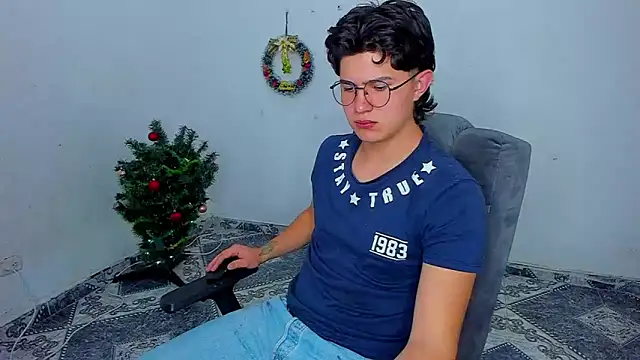 Snapshot of patrik_027 chatting on 12/10/24, 10:05 patrik 027 online show from 12/10/24, 10:05