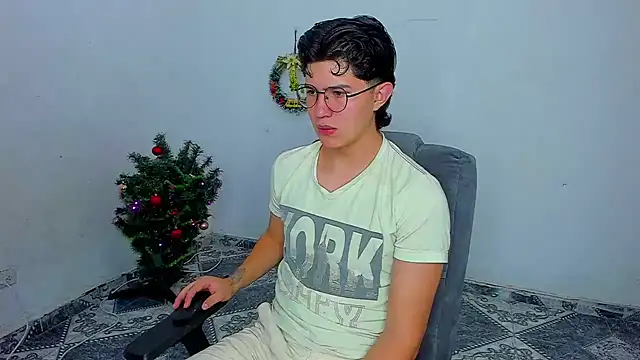 Snapshot of patrik_027 chatting on 12/12/24, 01:39 patrik 027 online show from 12/12/24, 01:39