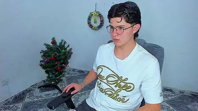 Snapshot of patrik_027 chatting on 12/16/24, 07:32 patrik 027 online show from 12/16/24, 07:32