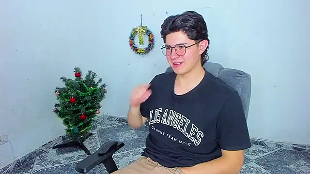 Snapshot of patrik_027 chatting on 12/20/24, 04:25 patrik 027 online show from 12/20/24, 04:25