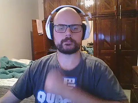 Snapshot of SuyNey chatting on 09/11/25, 12:44 SuyNey online show from 09/11/25, 12:44