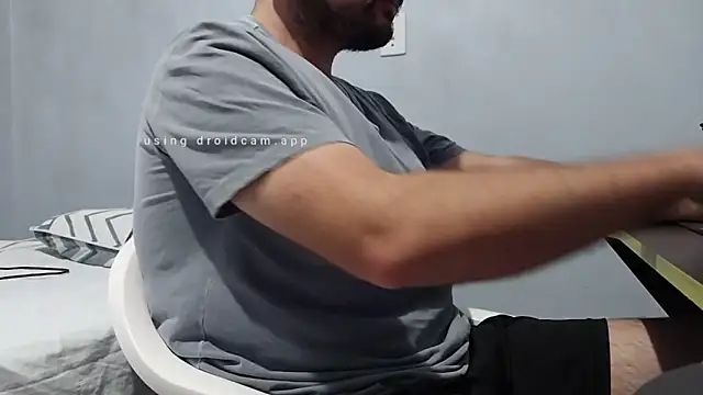 Snapshot of SuyNey chatting on 01/06/26, 11:18 SuyNey online show from 01/06/26, 11:18