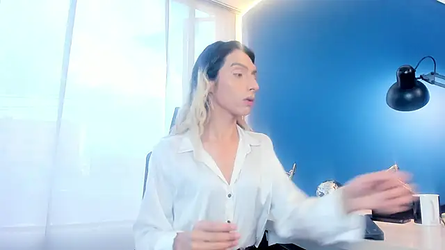 Victoria Badgal  online show from 11/17/25, 08:25