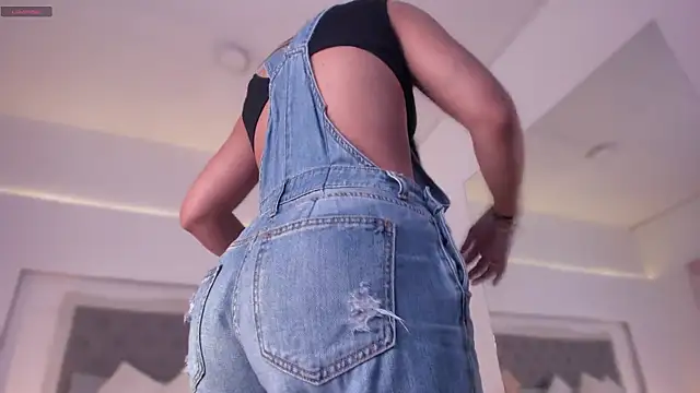 Snapshot of sarah_hiill chatting on 12/18/24, 07:41 sarah hiill online show from 12/18/24, 07:41