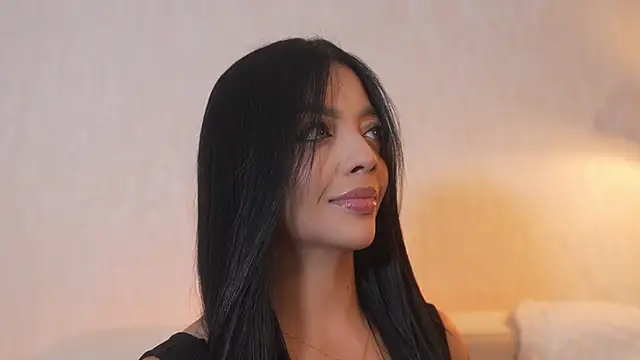 Snapshot of sarah_hiill chatting on 11/28/25, 10:01 sarah hiill online show from 11/28/25, 10:01