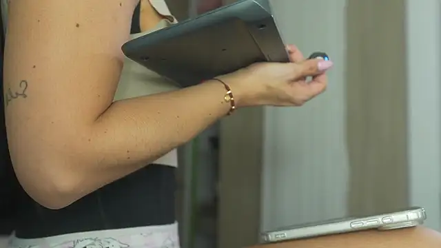 sarah hiill online show from 04/21/26, 09:06