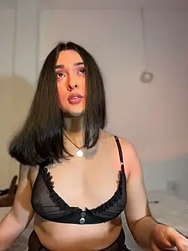 Snapshot of MiahWindsor chatting on 02/12/26, 05:13 MiahWindsor online show from 02/12/26, 05:13