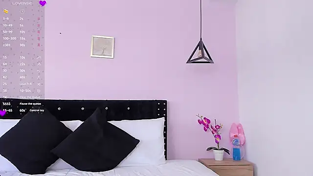 Snapshot of CeliWoods chatting on 01/30/25, 01:42 CeliWoods online show from 01/30/25, 01:42