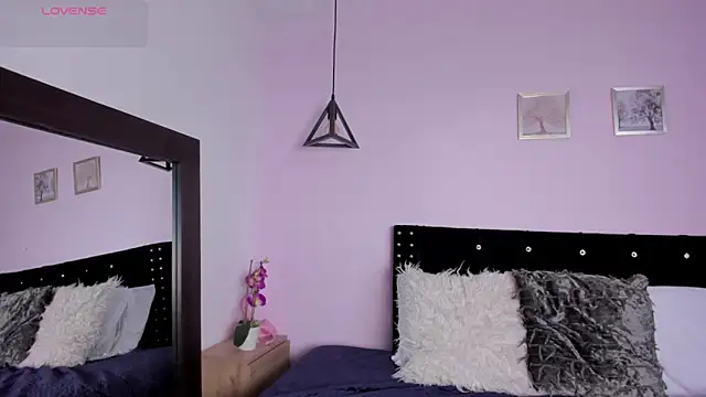 Snapshot of CeliWoods chatting on 11/06/25, 11:44 CeliWoods online show from 11/06/25, 11:44