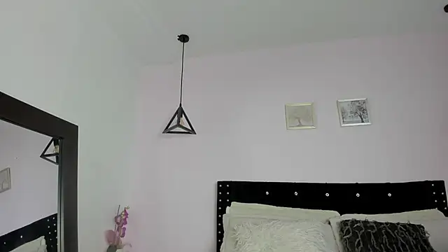 Snapshot of CeliWoods chatting on 11/17/25, 11:38 CeliWoods online show from 11/17/25, 11:38