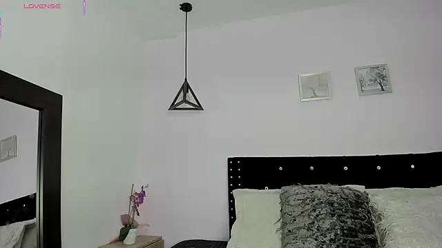 Snapshot of CeliWoods chatting on 11/24/25, 11:21 CeliWoods online show from 11/24/25, 11:21