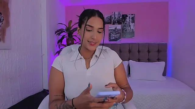 Snapshot of Stefhanyblow chatting on 01/25/25, 04:13 Stefhanyblow online show from 01/25/25, 04:13