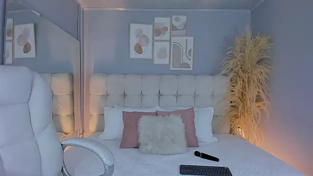 Snapshot of Stefhanyblow chatting on 02/07/25, 12:20 Stefhanyblow online show from 02/07/25, 12:20