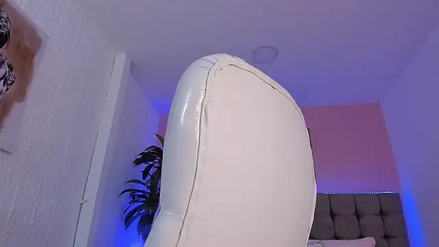 Snapshot of Stefhanyblow chatting on 02/08/25, 06:01 Stefhanyblow online show from 02/08/25, 06:01