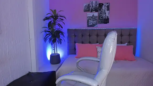 Snapshot of Stefhanyblow chatting on 02/19/25, 09:47 Stefhanyblow online show from 02/19/25, 09:47