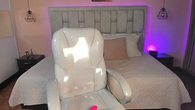 Snapshot of Stefhanyblow chatting on 09/13/25, 10:53 Stefhanyblow online show from 09/13/25, 10:53