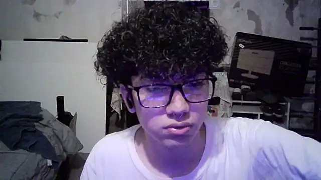 Snapshot of Emv2 chatting on 03/11/26, 04:40 Emv2 online show from 03/11/26, 04:40