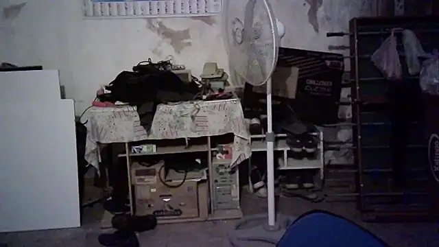 Snapshot of Emv2 chatting on 03/21/26, 04:06 Emv2 online show from 03/21/26, 04:06