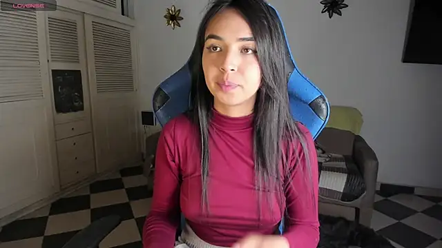 Snapshot of Miss_Nicole chatting on 12/21/24, 03:58 Miss Nicole online show from 12/21/24, 03:58