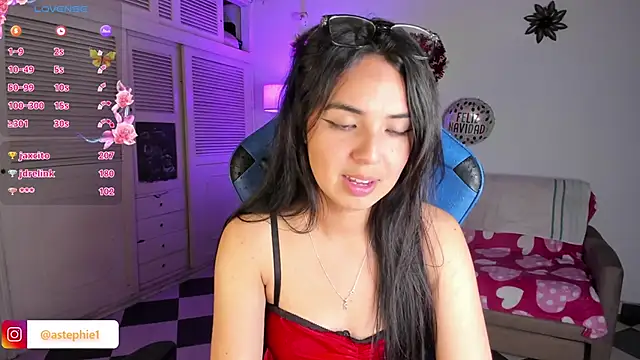 Snapshot of Miss_Nicole chatting on 12/31/24, 04:16 Miss Nicole online show from 12/31/24, 04:16