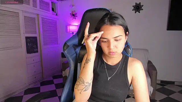 Snapshot of Miss_Nicole chatting on 01/17/25, 01:47 Miss Nicole online show from 01/17/25, 01:47