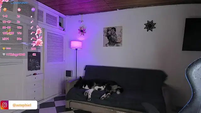 Snapshot of Miss_Nicole chatting on 01/20/25, 04:21 Miss Nicole online show from 01/20/25, 04:21