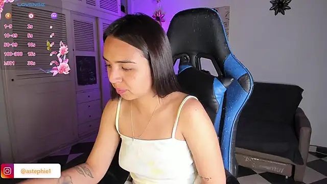 Snapshot of Miss_Nicole chatting on 01/23/25, 01:19 Miss Nicole online show from 01/23/25, 01:19