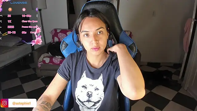 Snapshot of Miss_Nicole chatting on 03/06/25, 01:16 Miss Nicole online show from 03/06/25, 01:16