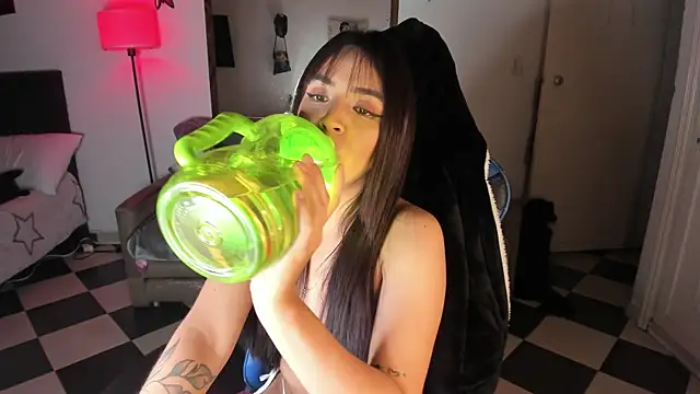 Snapshot of Miss_Nicole chatting on 03/08/25, 05:49 Miss Nicole online show from 03/08/25, 05:49