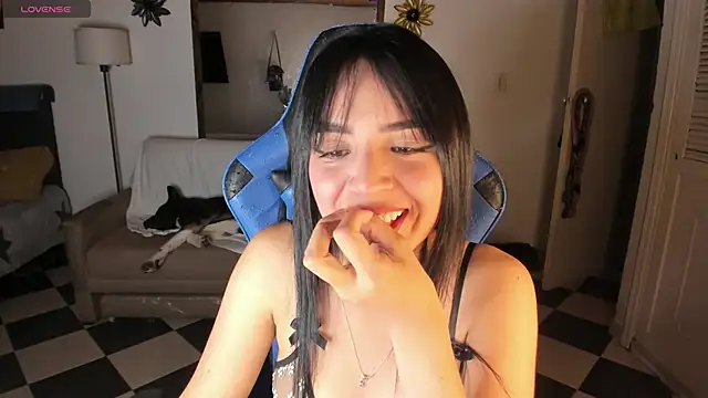 Miss Nicole online show from 03/22/25, 04:45