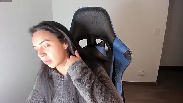 Snapshot of Miss_Nicole chatting on 09/21/25, 01:18 Miss Nicole online show from 09/21/25, 01:18