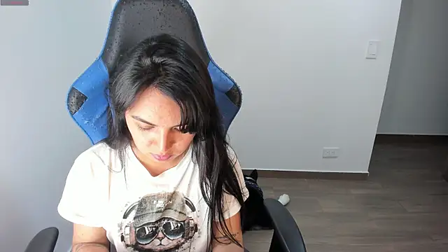 Snapshot of Miss_Nicole chatting on 10/22/25, 12:55 Miss Nicole online show from 10/22/25, 12:55