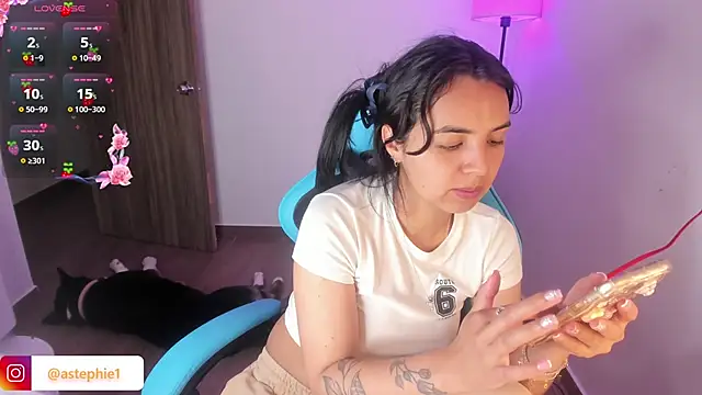 Snapshot of Miss_Nicole chatting on 11/26/25, 06:53 Miss Nicole online show from 11/26/25, 06:53